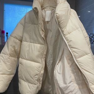 Jilly Box Noize puffer 2X in cream. NWT